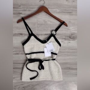 AstaResort Stylish Black and White Women's Top size M brand new w tags